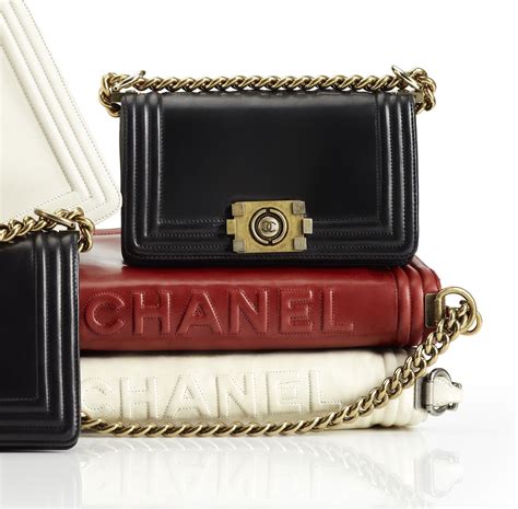 chanel le boy red inside